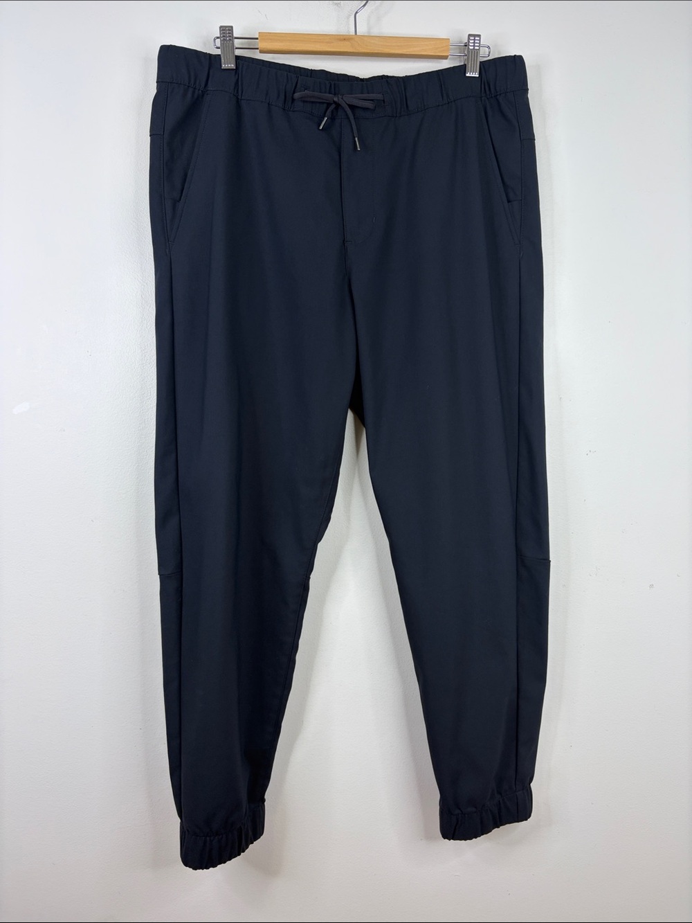 DU/ER Joggers Mens 36 x 28 Black Gray NuStretch Taper Pants Performance Stretch